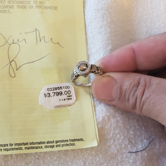 Engagement ring - Picture 2 of 2